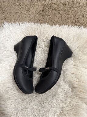 Crocs Black Casey Wedge Mary Jane Heels Women’s Size 9
